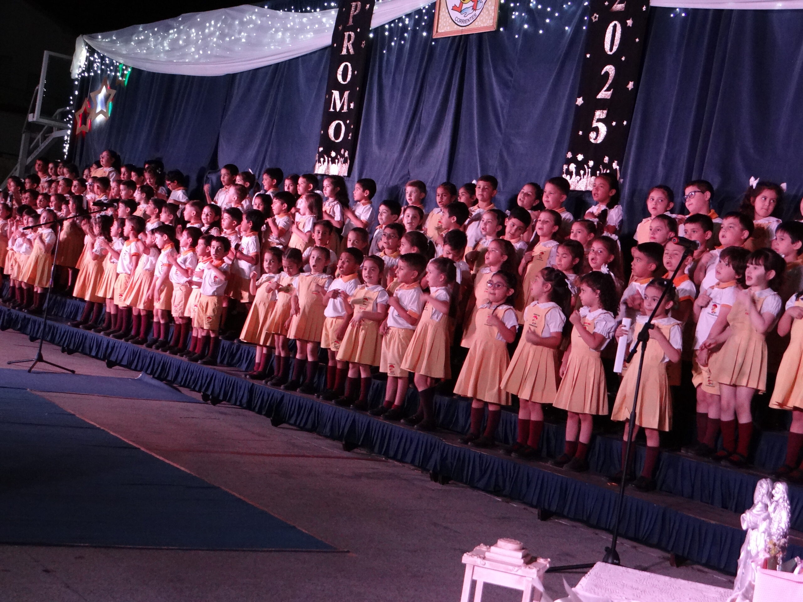 Despedimos a los egresaditos y maestras jubiladas del 2025 Despedimos a los egresaditos y maestras jubiladas del 2025